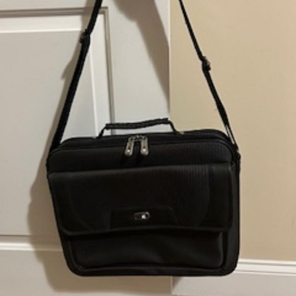 Laptop Computer Shoulder Bag Init 16W x 13H x 3D Black - Picture 1 of 5